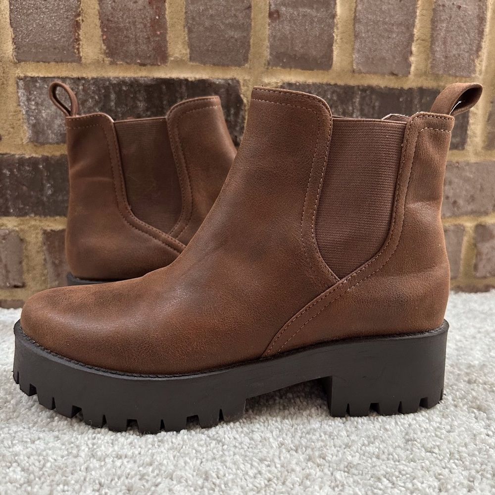 Steve Madden Brown leather Boots size 7.5